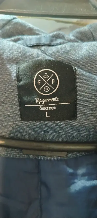 Chaqueta azul con capucha - miniatura 3