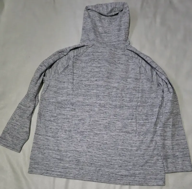 Polerón con capucha gris - 2