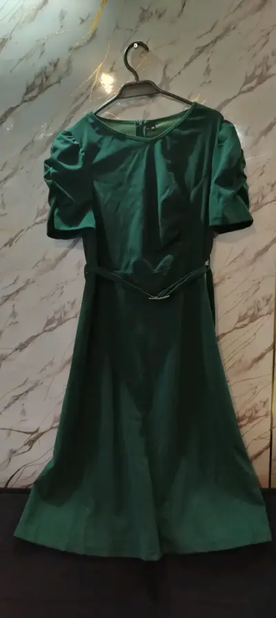 Vestido verde elegante mujer - miniatura 1