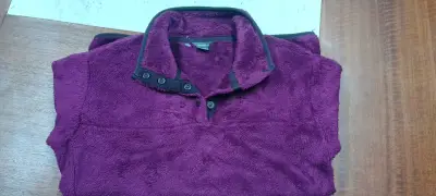Polar morado con botones - miniatura 2