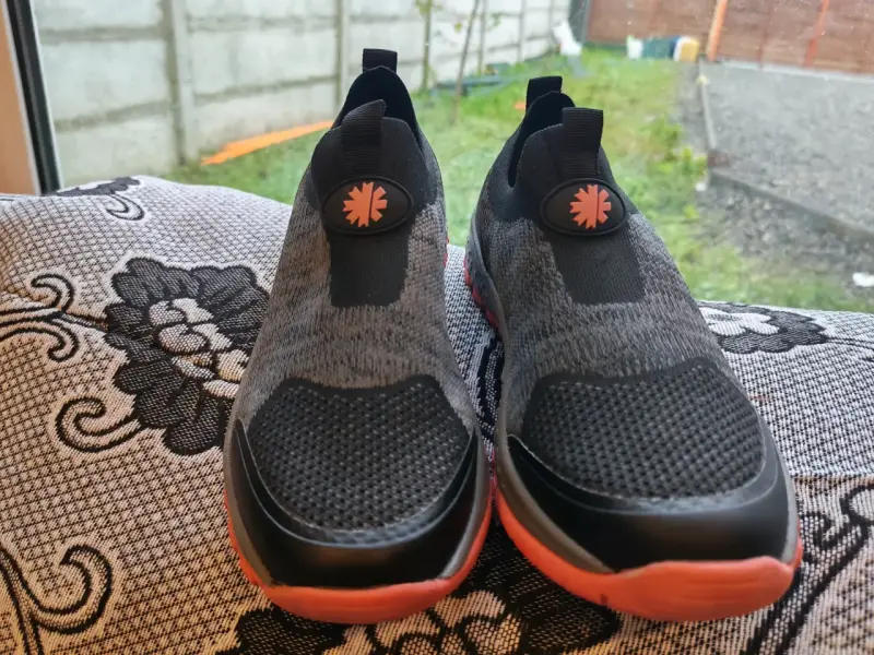 Zapatillas deportivas negras y naranjas - 3