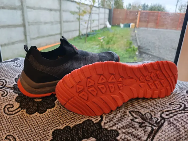 Zapatillas deportivas negras y naranjas - 4