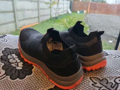 Zapatillas deportivas negras y naranjas - miniatura 6