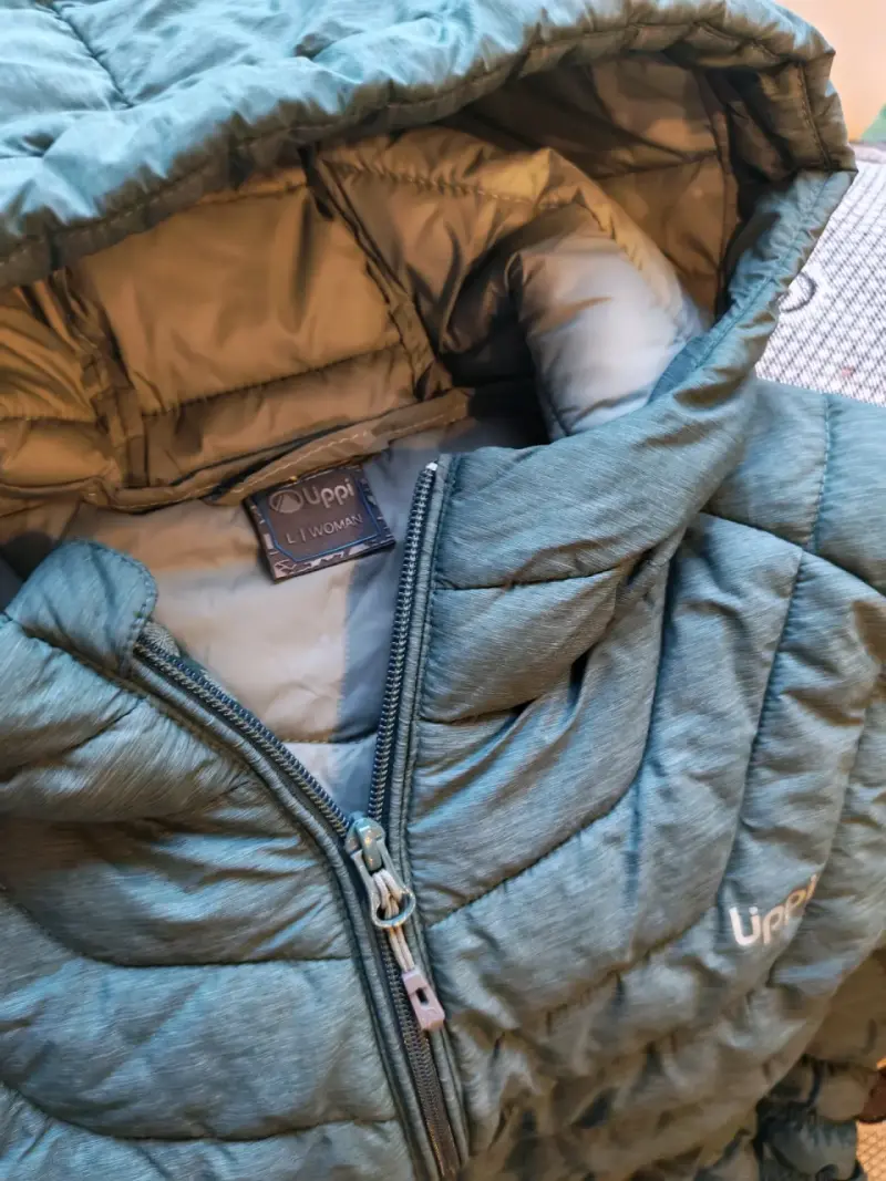 Chaqueta acolchada verde con capucha - 5