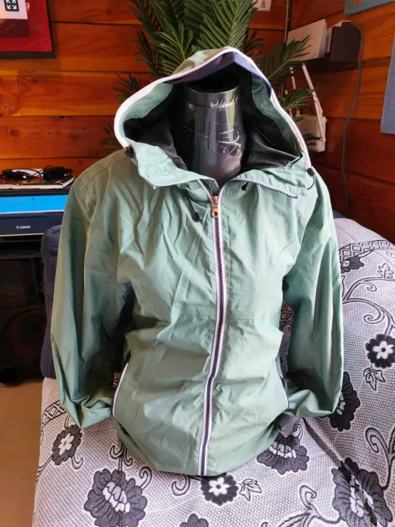 Chaqueta verde con capucha - 2