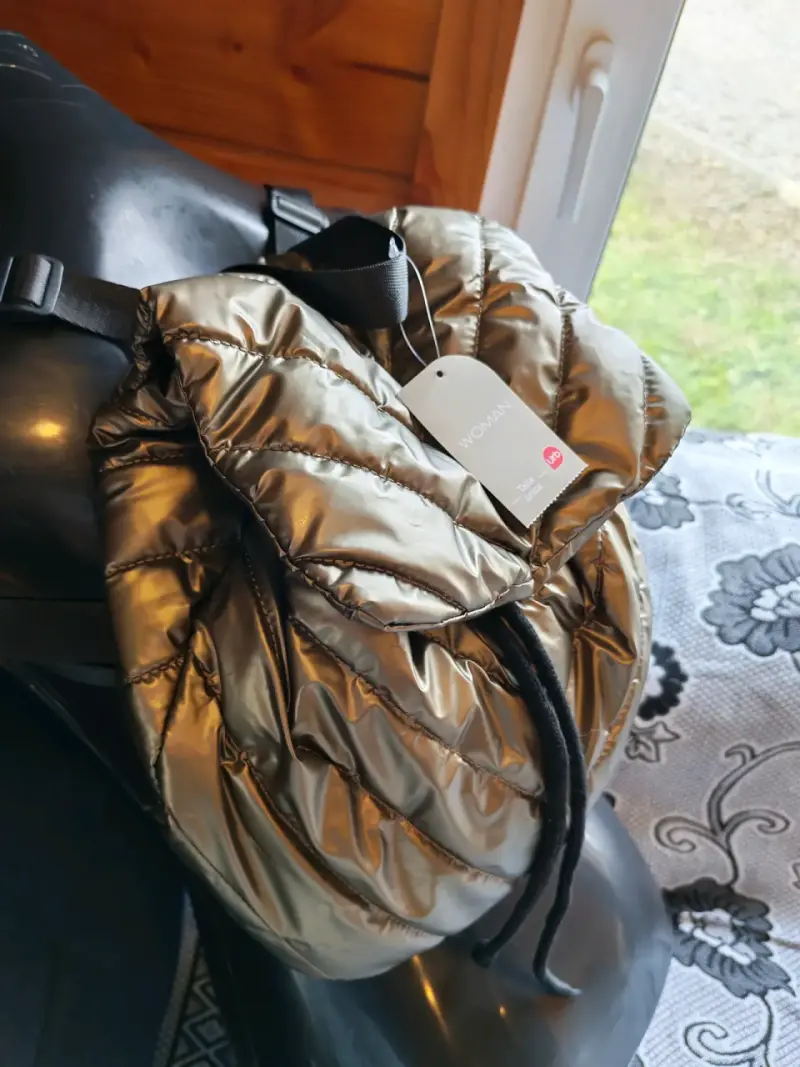 Mochila  acolchada dorada mujer - 2