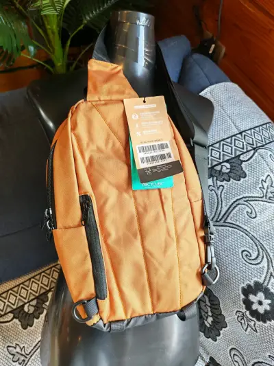 Mochila naranja compacta - miniatura 2