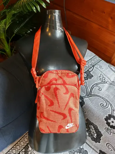 Bandolera Nike roja estampada - miniatura 1