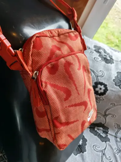 Bandolera Nike roja estampada - miniatura 2