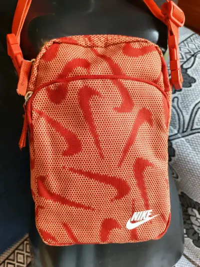 Bandolera Nike roja estampada - miniatura 3