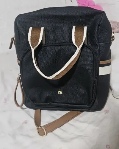 Bolso negro con diseño CYZ - miniatura 3