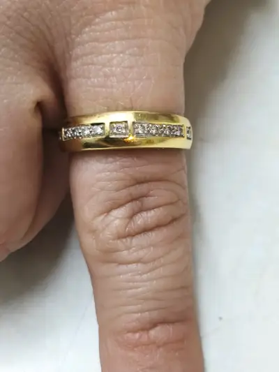 Anillo de oro con 16 brillantes - miniatura 1