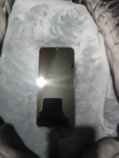 Smartphone pantalla encendida - miniatura 4
