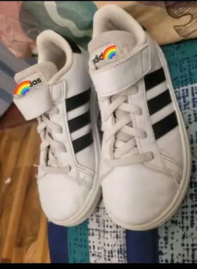 Zapatillas blancas para niños - miniatura 1