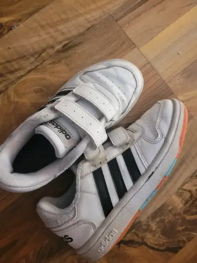 Zapatillas blancas para niños - miniatura 2