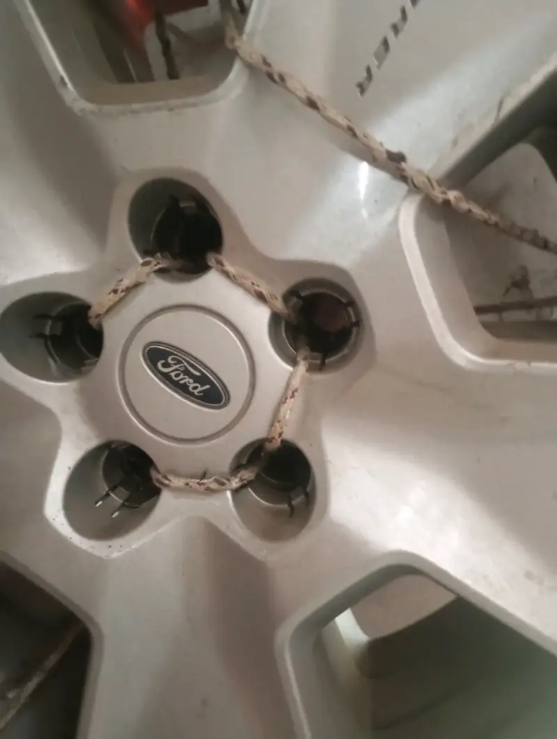 Llantas de aleación Ford usadas - 2
