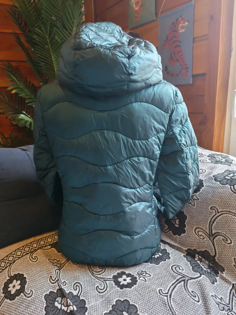 Chaqueta acolchada verde con capucha - 2