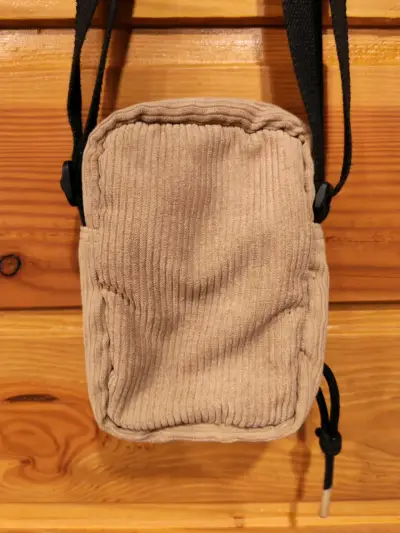 Bolso pequeño de tela beige - miniatura 3
