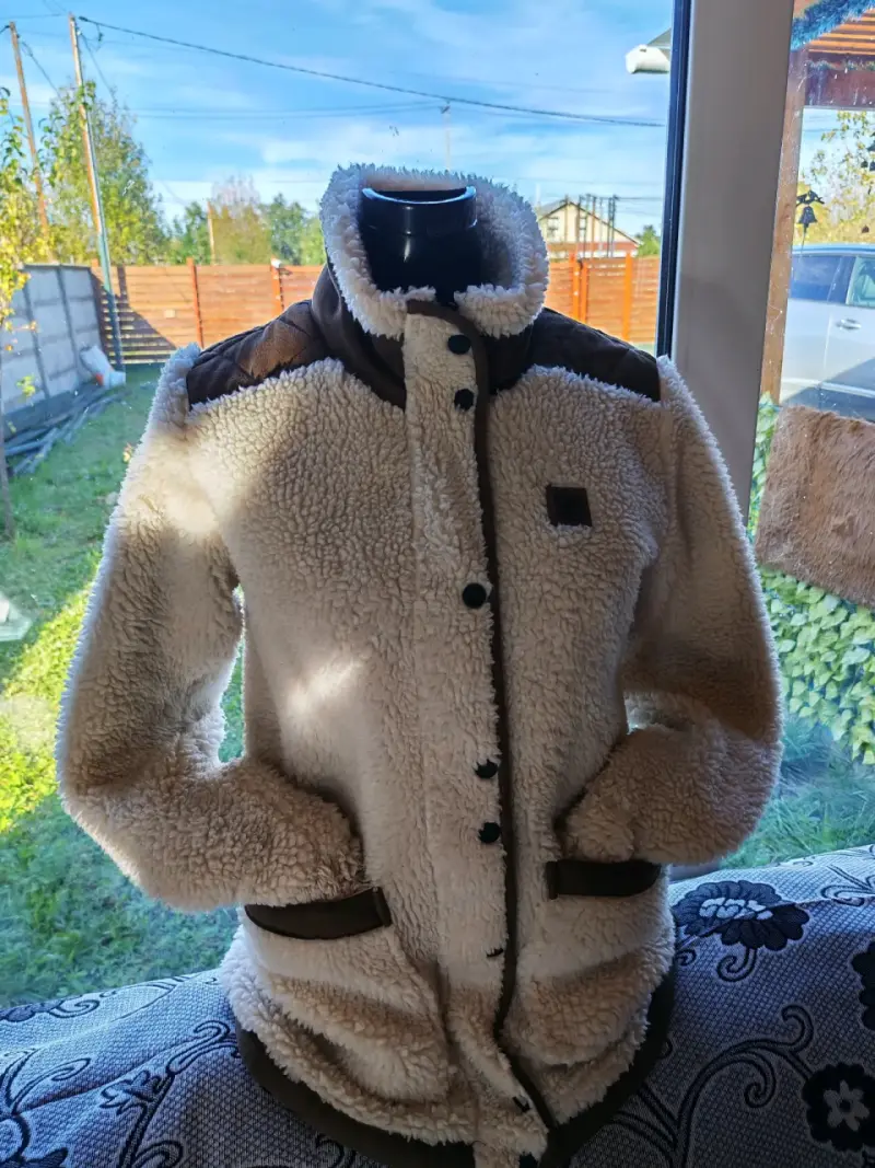 Chaqueta de lana beige