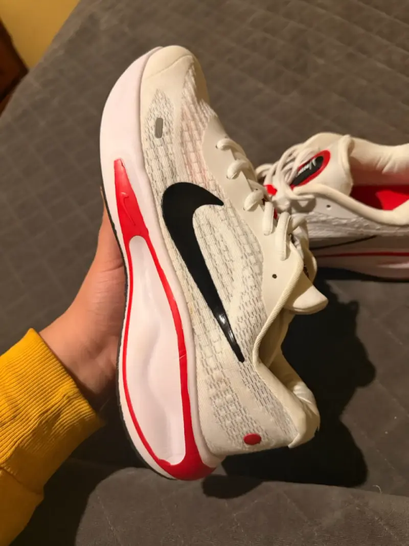 Zapatillas Nike blancas y rojas - 2