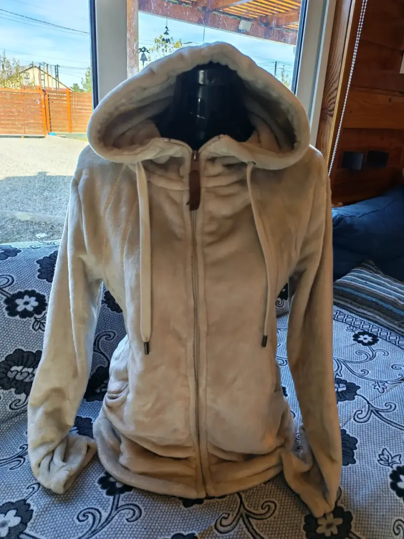 Polerón beige con capucha