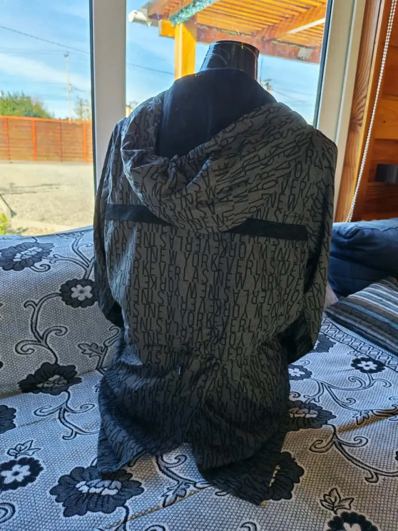 Chaqueta deportiva con capucha - 2