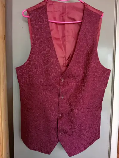 Chaleco para novio con accesorios - miniatura 1