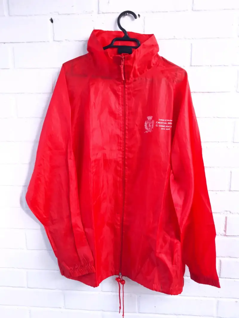 Cortavientos rojo