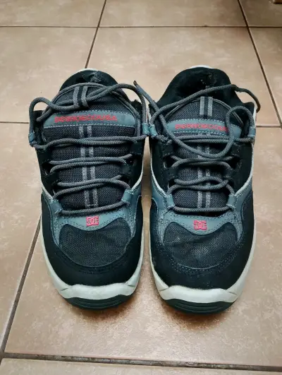 Zapatillas DC negras usadas - miniatura 1