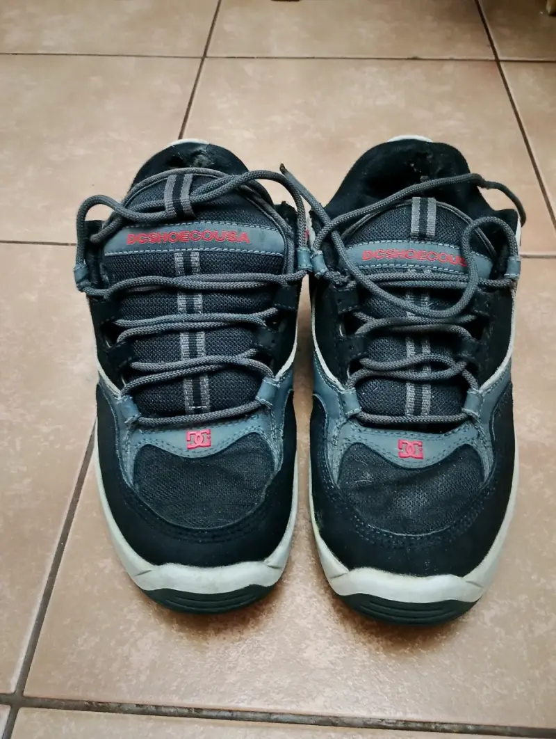 Zapatillas DC negras usadas - 2