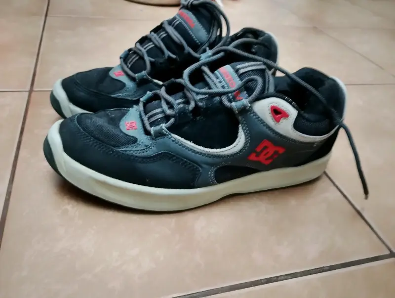 Zapatillas DC negras usadas - 4