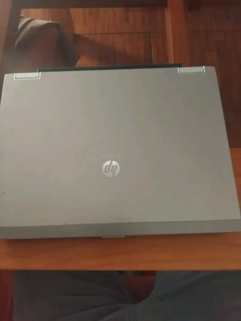 Laptop HP plegable usado - 1