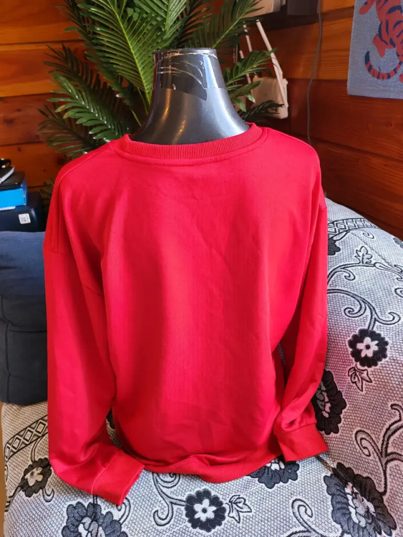 Polera roja con estampado - 2