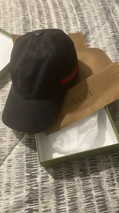 Gorra Gucci negra con caja - miniatura 1