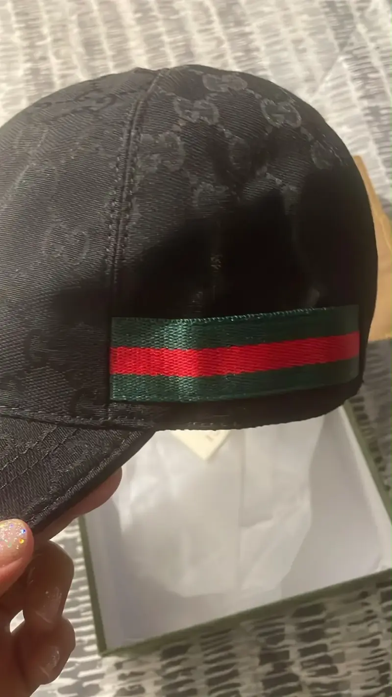 Gorra Gucci negra con caja - 2
