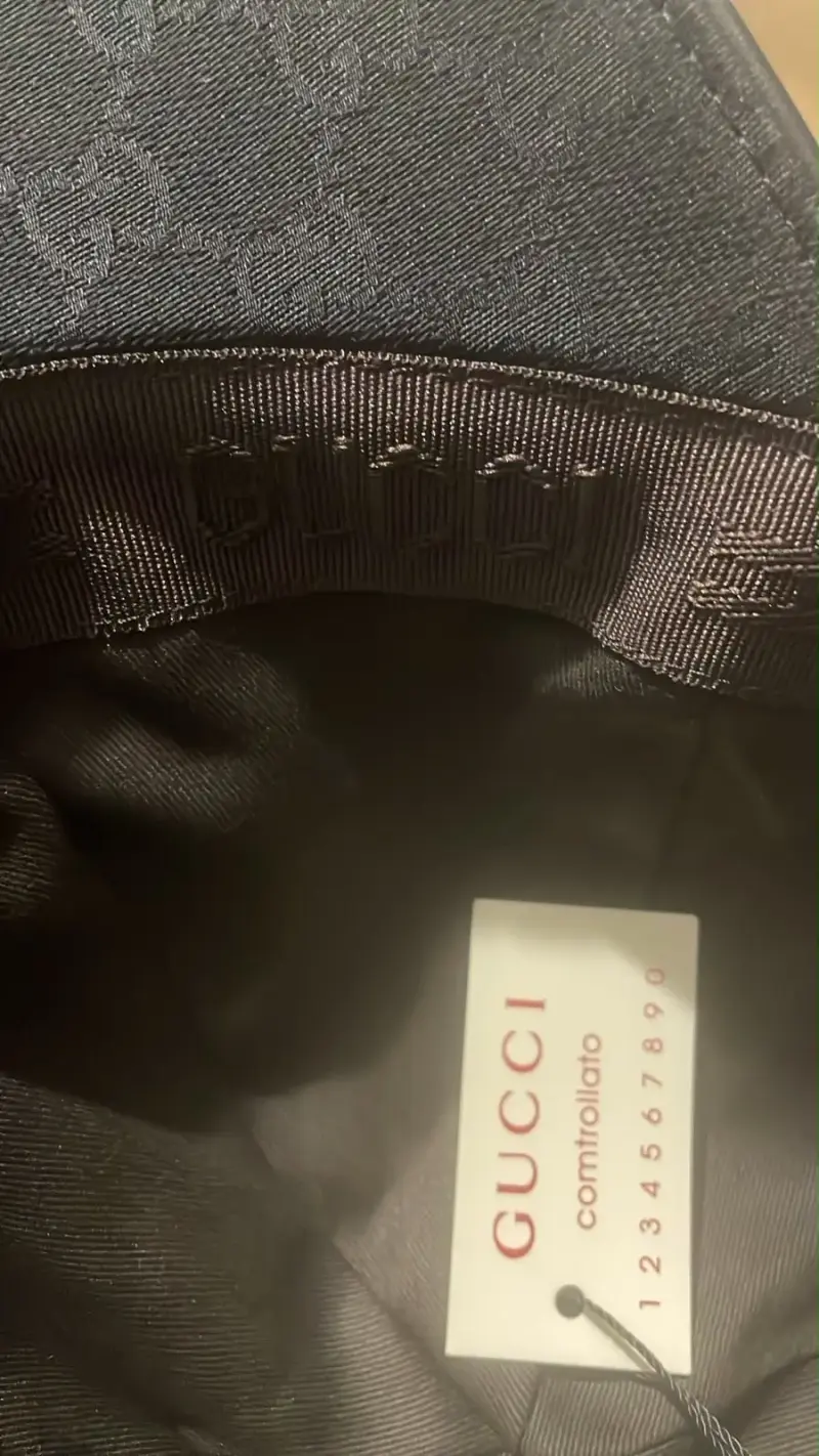 Gorra Gucci negra con caja - 4