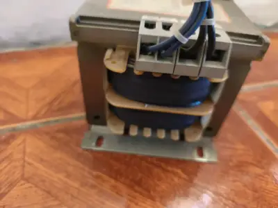 Transformador eléctrico usado - miniatura 1