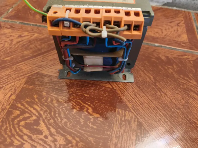 Transformador eléctrico usado - 5