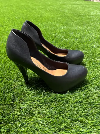 Zapatos negros con tacón alto - miniatura 1