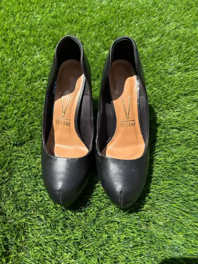 Zapatos negros con tacón alto - miniatura 4