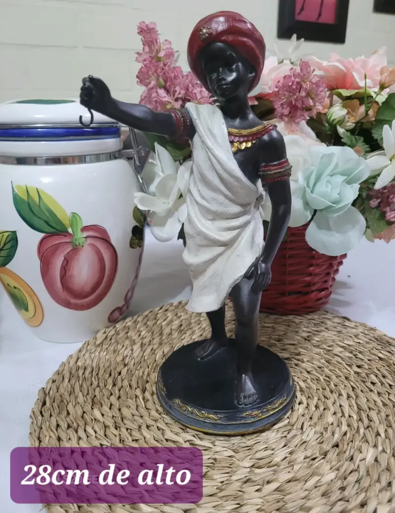 Figura decorativa de resina - 2