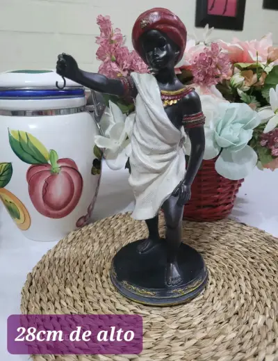 Figura decorativa de resina - miniatura 2