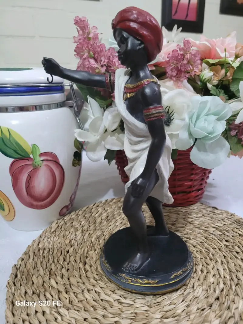 Figura decorativa de resina - 3