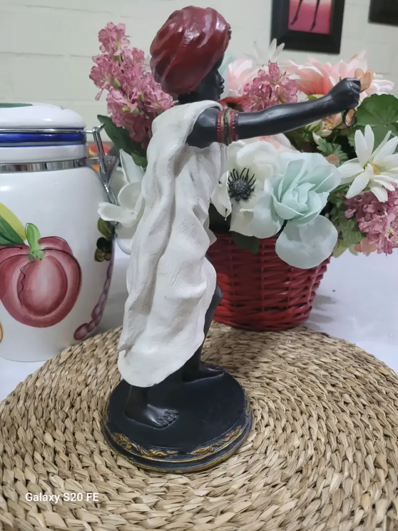 Figura decorativa de resina - 4