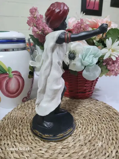Figura decorativa de resina - miniatura 4