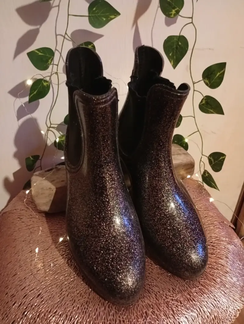 Botines de goma con brillos - 3
