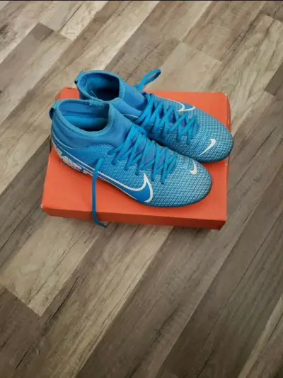 Zapatos de futbol nike - miniatura 1