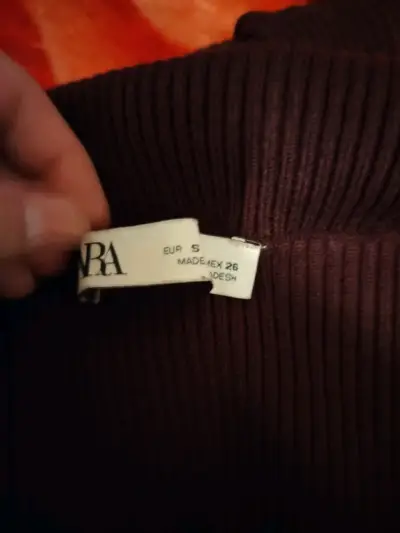Vestido ajustado marrón hombros descubiertos - miniatura 2