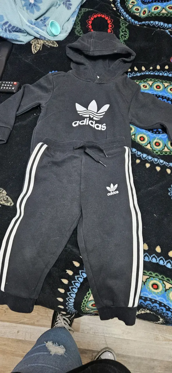 Conjunto Adidas negro para niño - 2
