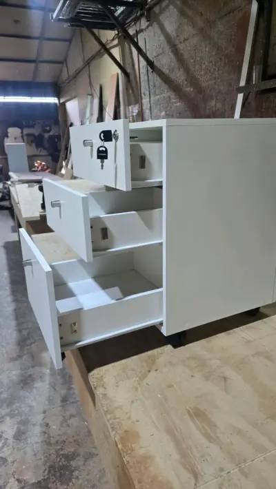 Mueble archivador blanco con llave - miniatura 3